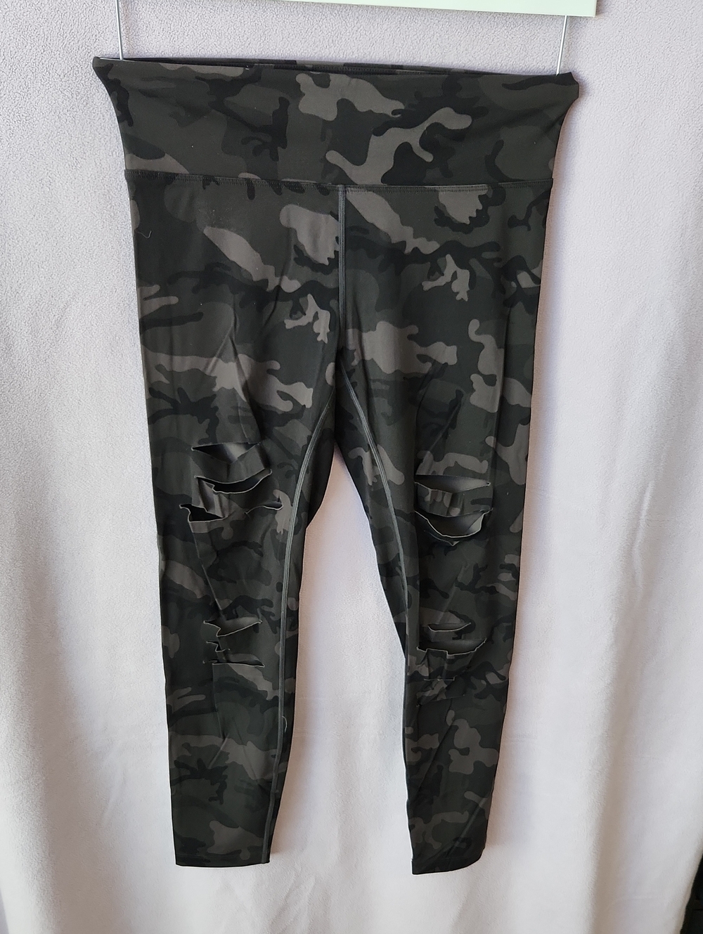 🌼3/$25🌼 ZYIA Camo High-Waist Slash Leggings